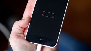 Czy można używać telefonu podczas ładowania? Eksperci podali odpowiedź