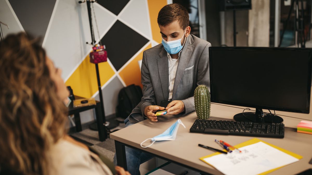 Polacy nie są zadowoleni ze swoich pensji. O podwyżkę boją się jednak zapytać