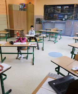 Koronawirus a powrót do szkoły. Warszawa gotowa na naukę hybrydową