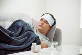 Powikłania po grypie - grupy ryzyka, objawy, zapalenie płuc, zespół Guillaina-Barrego, Zespół Ray'a