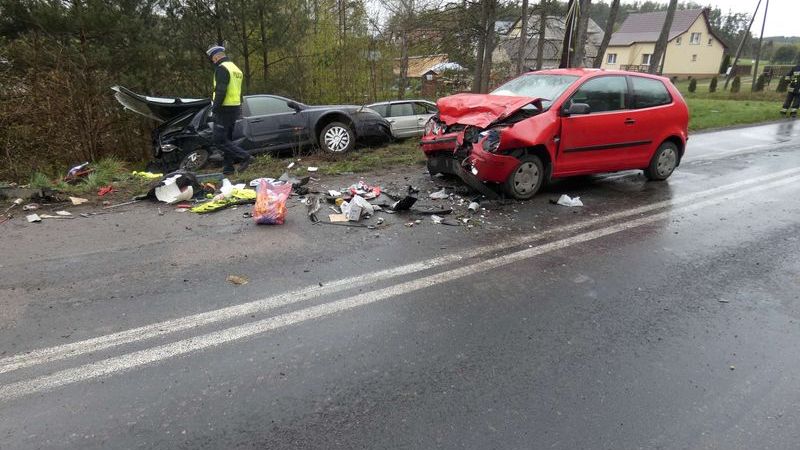 Do tego wypadku doszło 29 kwietnia na wojewódzkiej nr 221 w miejscowości Szumleś Królewski. Ranne zostały 2 osoby