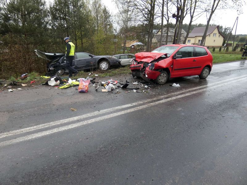 Do tego wypadku doszło 29 kwietnia na wojewódzkiej nr 221 w miejscowości Szumleś Królewski. Ranne zostały 2 osoby