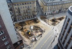 Warszawa. Postępują prace przy budowie Placu Pięciu Rogów. Wkrótce układanie nawierzchni
