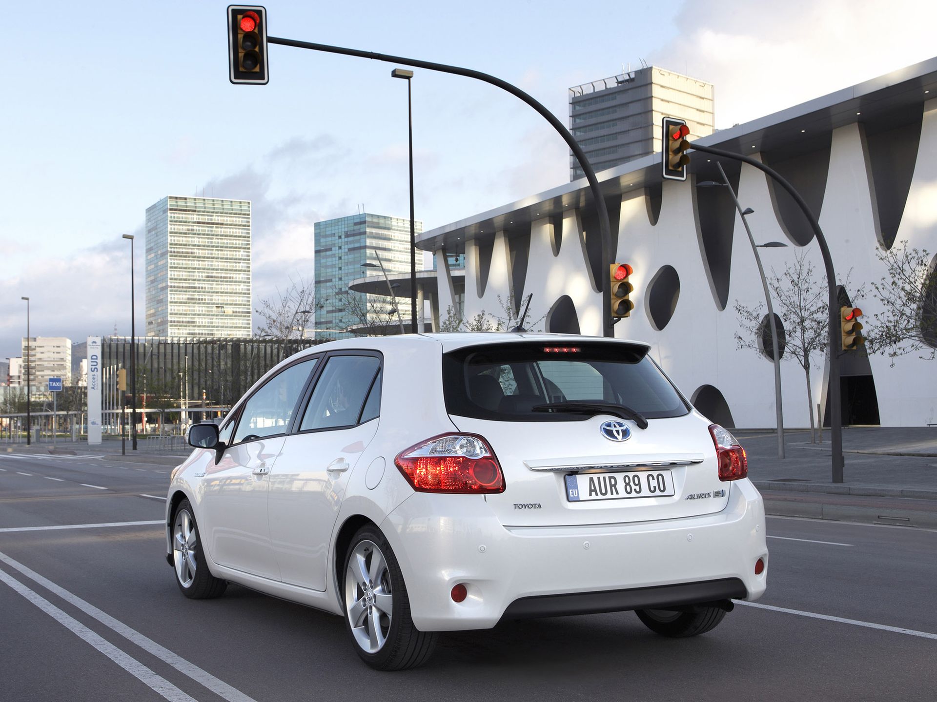 Toyota Auris Hybrid oddaje najwięcej w mieście, gdzie zużycie paliwa nie powinno przekroczyć 6 l/100 km.