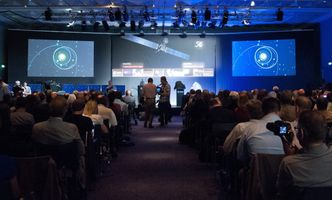 Sonda Rosetta dotarła na orbitę komety. Pora na lądowanie