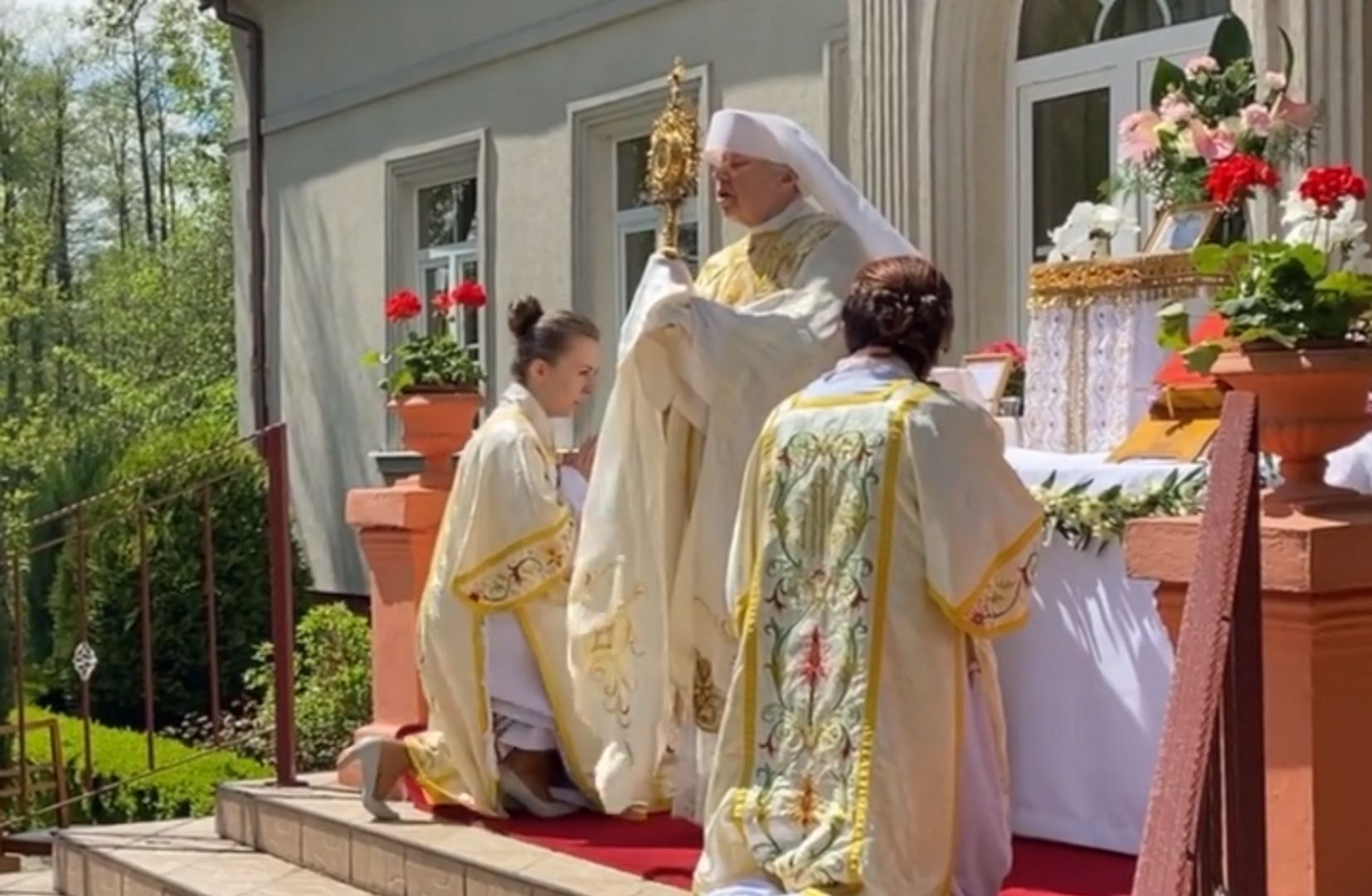 Kobiety-księża odprawiły mszę na Mazowszu. Poprowadziła ją siostra biskupka