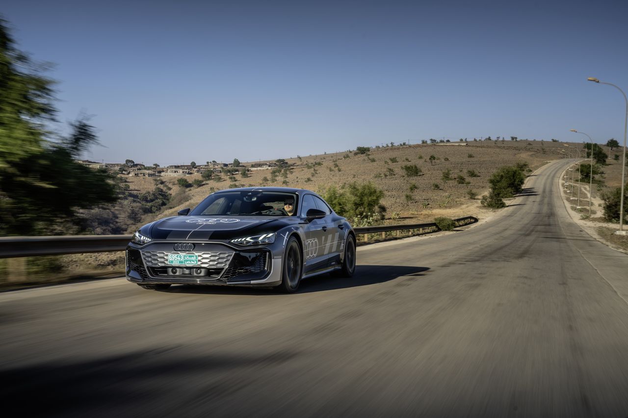 Audi e-tron GT – jazdy prototypem w Omanie