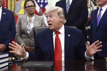 Spór o złote litery na fasadzie. Trump nie odpuszcza Kennedy Center