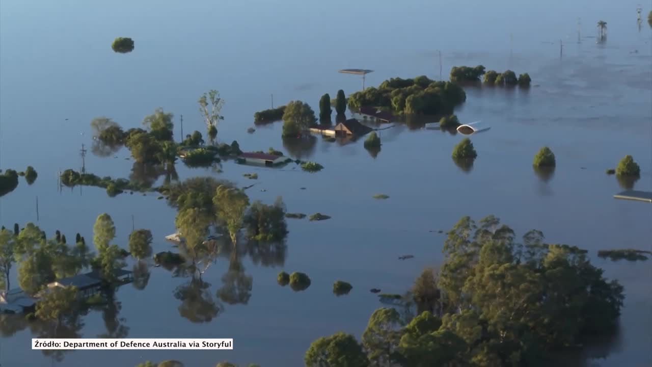 Australijskie wojsko ewakuowało dziewięcioro biwakowiczów z lasu.