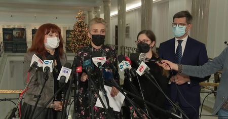 PiS przepchnął przez sejm “lex TVN”. Lewica zawiadamia prokuraturę ws. trybu zwołania komisji