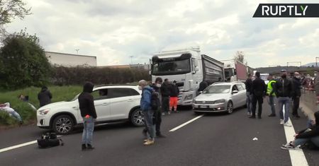 Restauratorzy zablokowali autostradę w pobliżu Florencji. Domagają się poluzowania obostrzeń