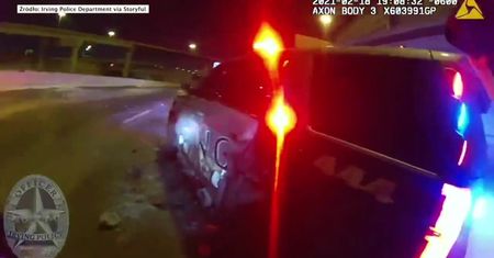 Jak pech, to pech. W krótkim odstępie czasu dwa samochody uderzyły w radiowóz