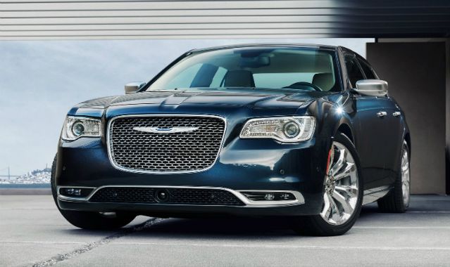 Zmierzch amerykańskich limuzyn z napędem na tył? Chrysler 300 może być kolejny.