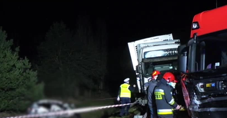 Trzy osoby zginęły, a jedna została ranna w zderzeniu czterech samochodów na Mazowszu