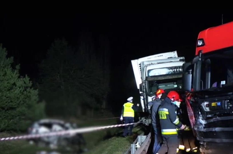 Trzy osoby zginęły, a jedna została ranna w zderzeniu czterech samochodów na Mazowszu