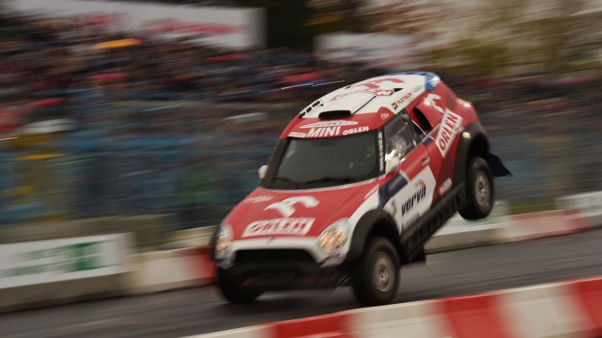 Zdjęcie okładkowe artykułu: Materiały prasowe / Tomek Gola / Jakub Przygoński w swoim Mini podczas VERVA Street Racing