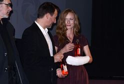 "Na dobre i na złe": Katarzyna Dąbrowska z ręką w gipsie na premierze filmu