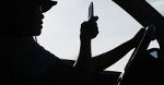 Prowadził samochód z dwoma telefonami w rękach