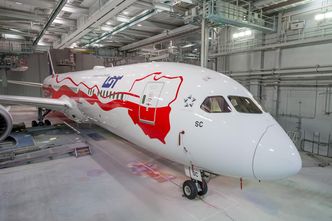 Pierwszy samolot w historii LOT-u w biało-czerwonych barwach. Jako pierwsi ujawniamy zdjęcia