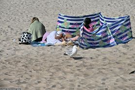 "Wojna ręcznikowa" na plaży. Nadmorskie kurorty walczą z turystami 