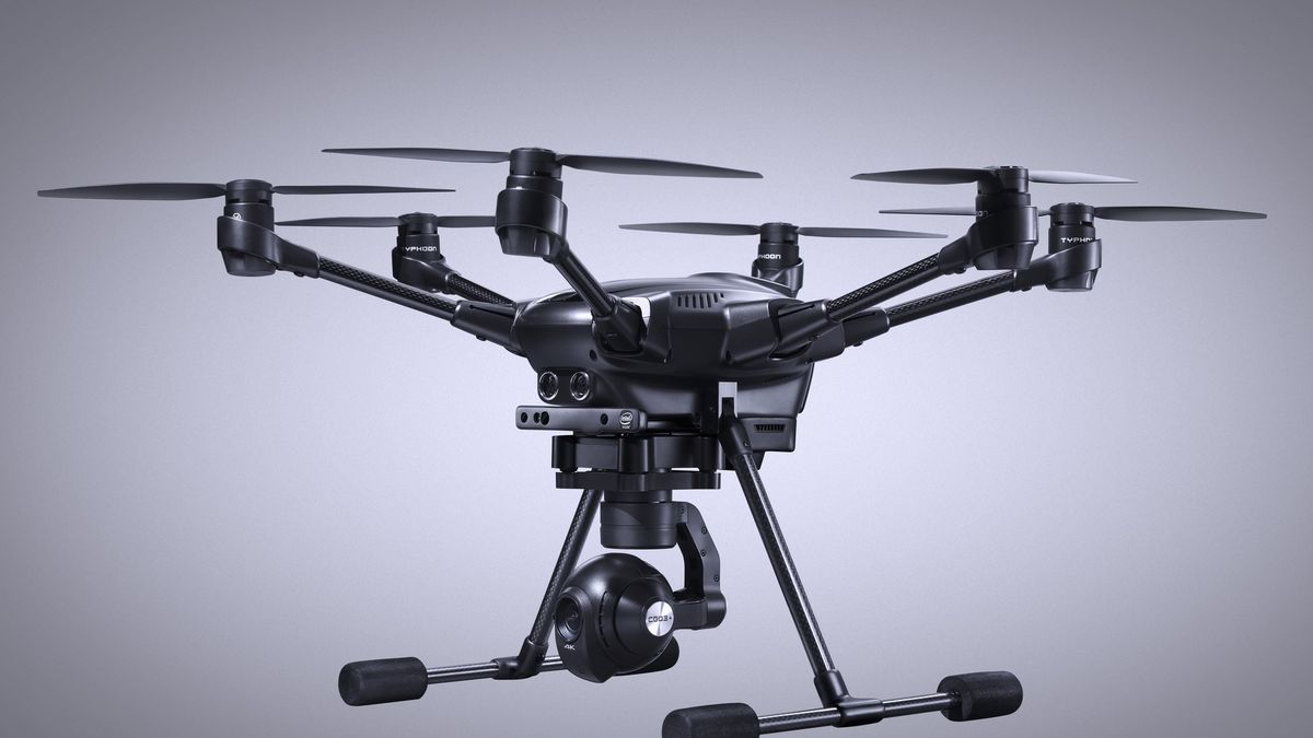 Dron Yuneec Typhoon H z Intel RealSense: bezkolizyjny lot między przeszkodami 1
