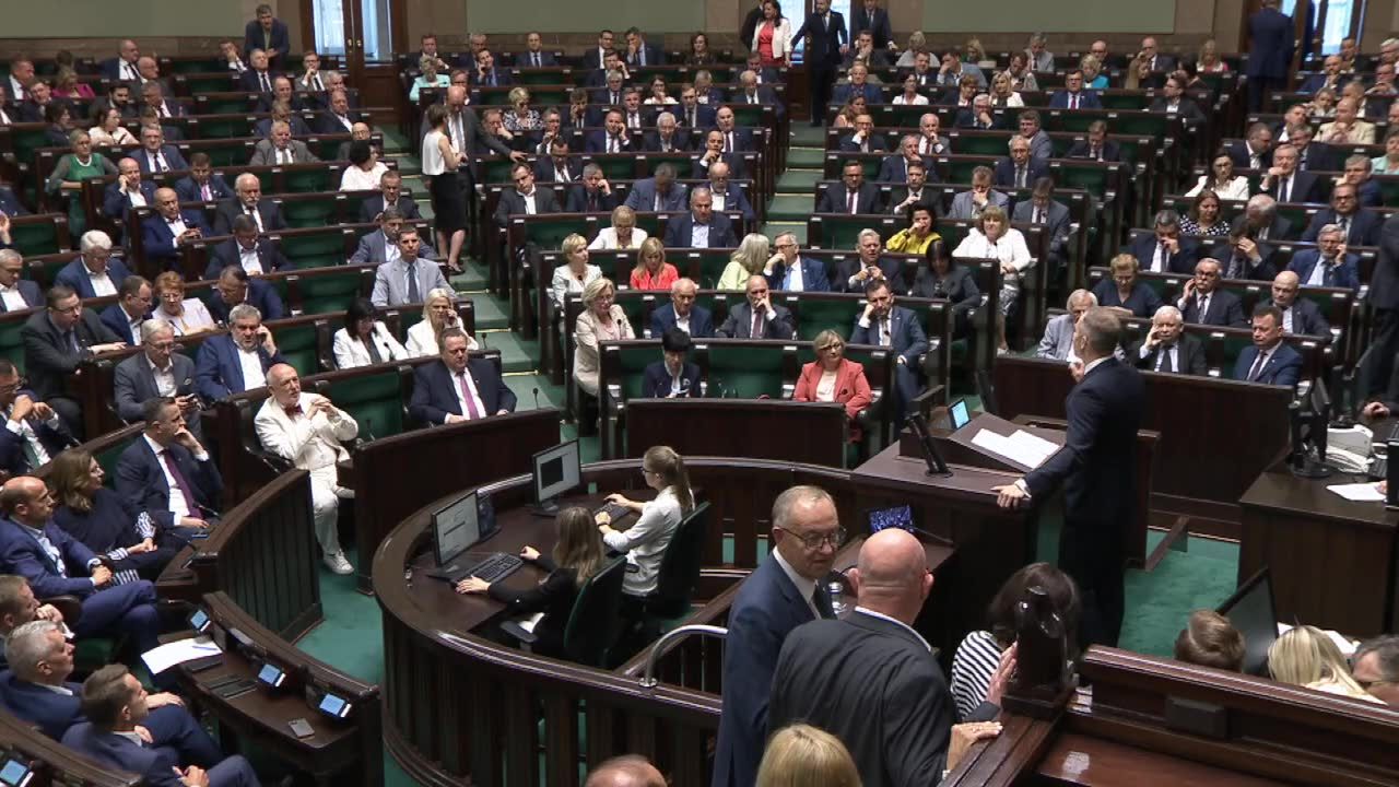 “Oszukiwaliście Polaków przez trzy miesiące”. Sejmowa debata ws. dodatku węglowego