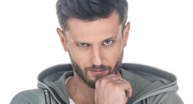 Siatkarz Michał Winiarski reklamuje kosmetyki Luksja dla mężczyzn