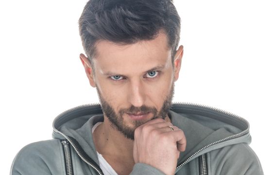 Siatkarz Michał Winiarski reklamuje kosmetyki Luksja dla mężczyzn