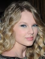 Taylor Swift pije krew w "Vampire Diaries"