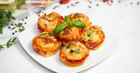 Na imprezy i kolacje serwuję pizzowe babeczki. Ten przepis nie ma sobie równych