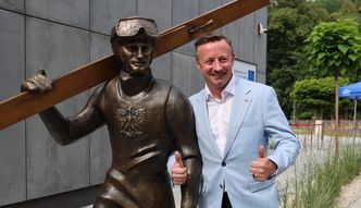Małysz przekazał swoje trofea