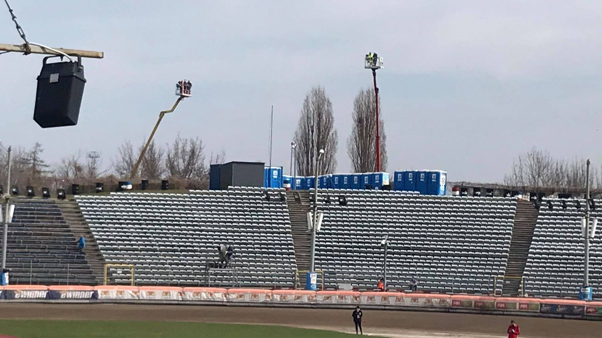 podnośniki na stadionie w Gdańsku