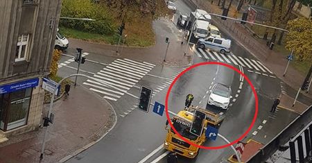 Tesla zablokowała centrum Katowic. Kierowca miał proste wytłumaczenie