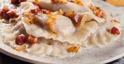 Zamiast ziemniaków, wrzuć do pierogów inny farsz. Fani kuchni włoskiej będą zachwyceni