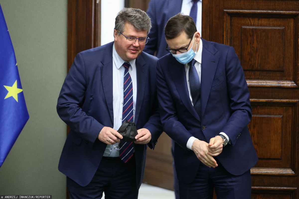 Wstrzymane dostawy gazu w kilkunastu gminach. - Premier wydał decyzję na mocy ustawy o zarządzaniu kryzysowym, tak żeby polskie firmy przejęły instalacje gazowe - zapewnia wiceszef MSWiA Maciej Wąsik 