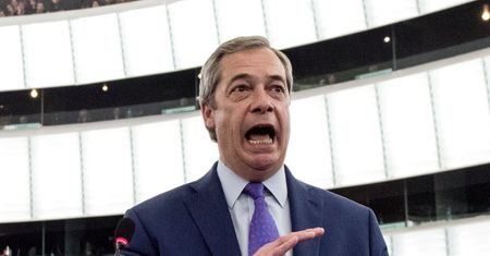 Europosłowie przyjęli rezolucję ws. warunków Brexitu. Po burzliwej debacie