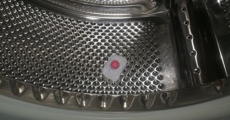 Kapsułka do zmywarki w pralce? Efekty cię zaskoczą