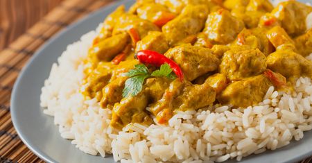 Indyk curry ze szpinakiem – jedno danie, które robi cały obiad