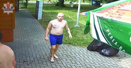 Słoneczny Wrotków: Po skończonym posiłku wyszli razem z krzesłami