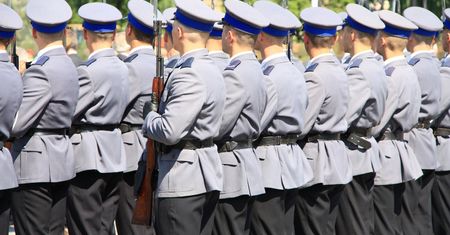 Zwolnienia lekarskie policjantów będą płatne w 100 proc. Propozycje MSWiA trafiły do Komitetu Stałego RM