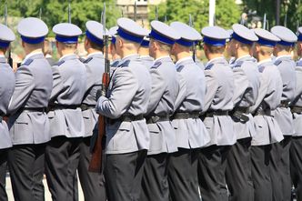 Zwolnienia lekarskie policjantów będą płatne w 100 proc. Propozycje MSWiA trafiły do Komitetu Stałego RM
