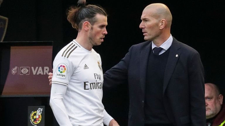 Getty Images / David S. Bustamante/Soccrates / Na zdjęciu od lewej: Gareth Bale i Zinedine Zidane