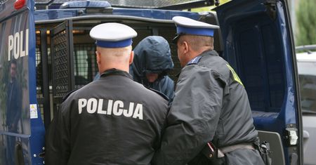 Katowali synów od urodzenia. Na jaw wychodzą przerażające szczegóły