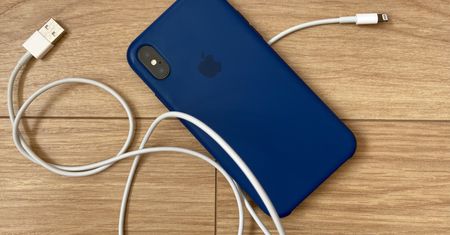 Cios dla Apple. Unia Europejska chce wprowadzić jeden standard ładowarek.