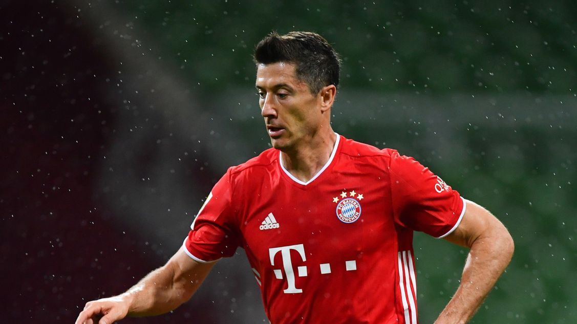 PAP/EPA / Stuart Franklin / Na zdjęciu: Robert Lewandowski