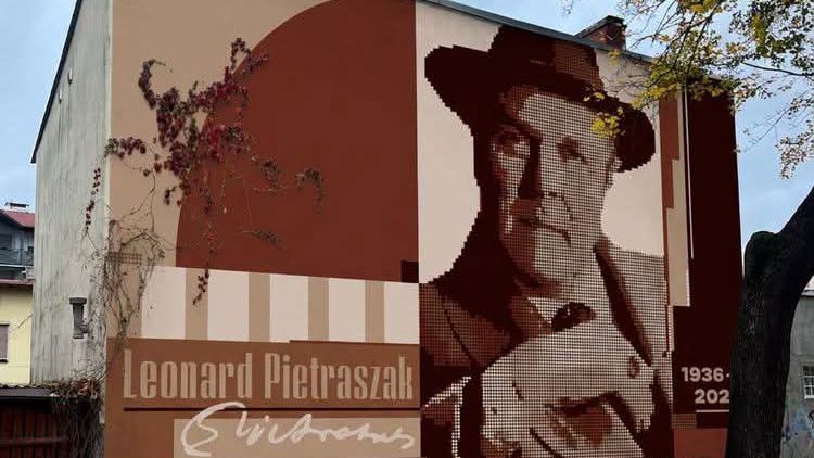 Mural upamiętniający aktora Leonarda Pietraszaka powstanie przy ul. Staroszkolnej 19. Na zdjęciu wizualizacja.