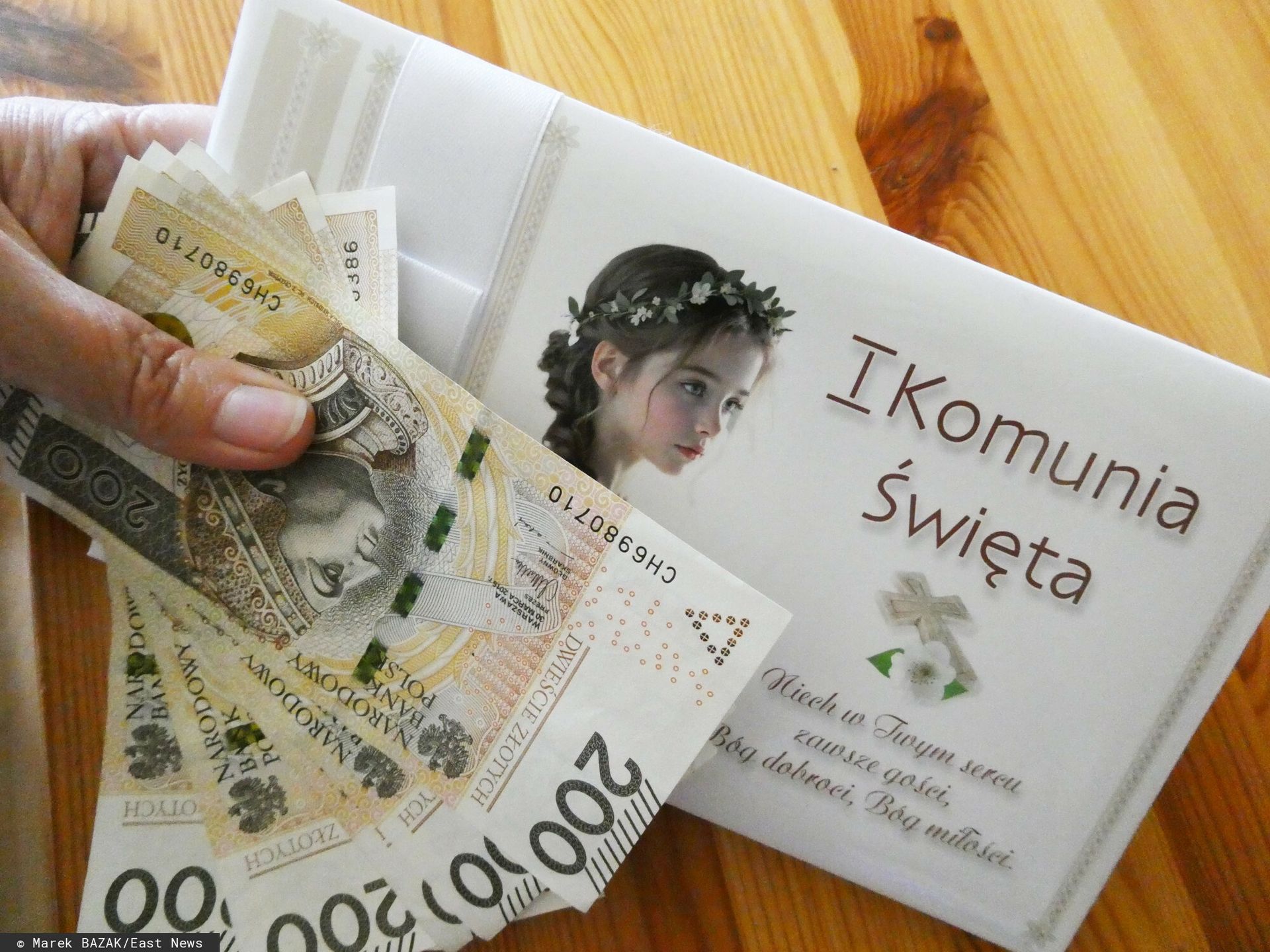 Czy rodzice mogą zabrać pieniądze z komunii? Adwokat wyjaśnia