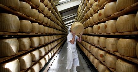 Przez 6 godzin kradli 42-kilogramowe kawały sera warte 100 tys. euro