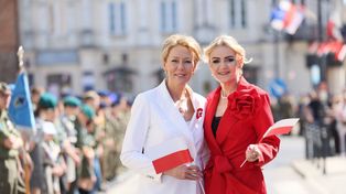Święto Konstytucji 3 Maja w Piotrkowie. Kilkuset osób wzięło udział w miejskich uroczystościach przed kościołem oo. Bernardynów