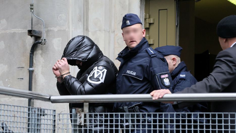 Podejrzany o spowodowanie wypadku na Trasie ?azienkowskiej trafi? do prokuratury
Fot. Wojciech Olkusnik/East News, Warszawa, 15.11.2024. Prokuratura Rejonowa Warszawa-Srodmiescie. Doprowadzenie Lukasza Z., podejrzanego o spowodowani smiertelnego wypadku na Trasie Lazienkowskiej. Mezczyzna zostal sprowadzony do Polski na podstawie zgody niemieckiego sadu w ramach procedury ENA.
Wojciech Olkusnik